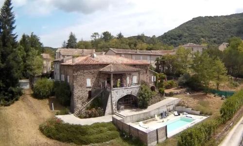 Authentieke gerenoveerde mas met verwarmd zwembad