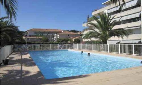 Studio dans résidence piscine 500m de la plage 2**