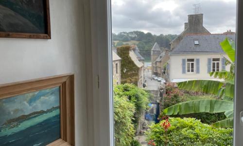 Appartement de 1634 avec balcon au sud sur jardin en plein cœur historique