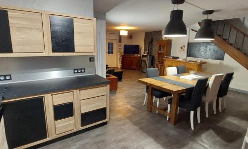 La talonnière, maison de village avec terrasse et 3 chambres