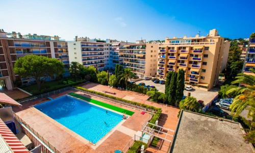 French Riviera: Seafront apt & pool near Monaco