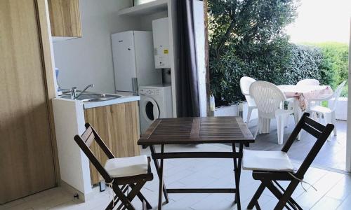Appartement Lumio, 1 pièce, 2 personnes - FR-1-63-290