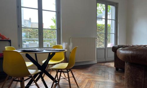 * Johnnie Walker * Hypercentre parking *