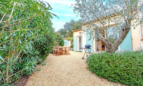 Pretty air-conditioned house with flower garden