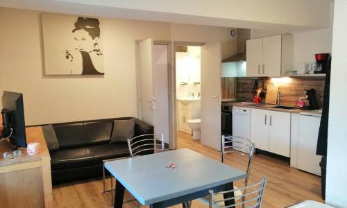 Joyeuse, superbe appartement d'environs 30m2.