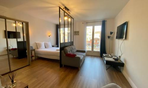 Le Verlaine, studio en centre ville à deux minutes des plages