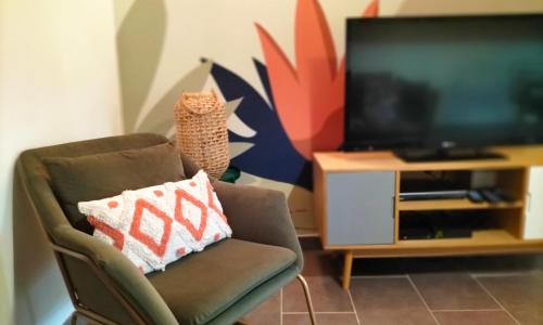 Maison de village familiale Pont du Gard, toit terrasse, barbecue, Fibre