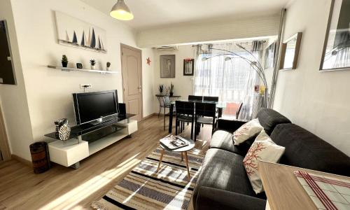 Pretty 40m with balcony near the beach