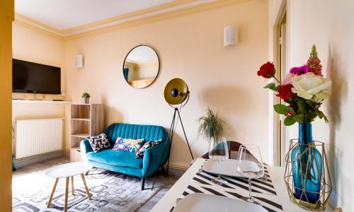 Au PIED de la GARE aux PORTES de PARIS