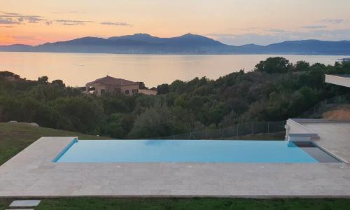 CORSE HOLISTIKA - Rez-de-jardin au calme avec vue mer et piscine magnifique