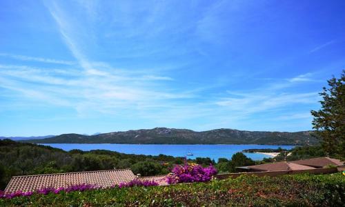15E - Porto Mannu spazioso bilocale con ampio patio vista mare
