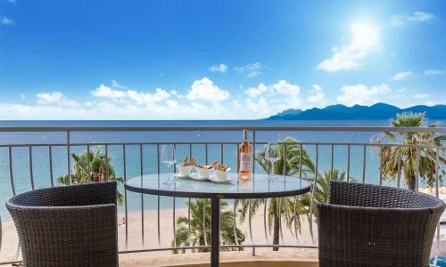 PLAGE Superb bright apartment with sea view & close to Cannes center