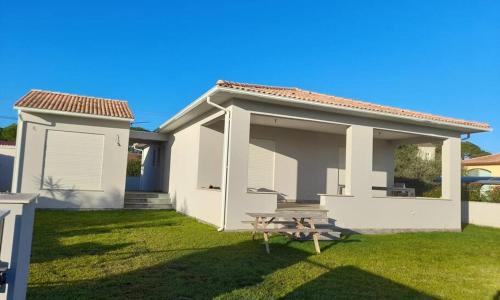 Villa avec piscine chauffée entre terre et mer