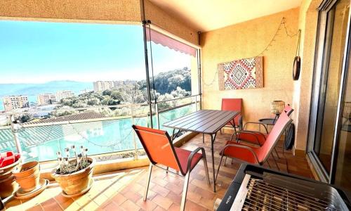 Luminous cocoon in the heights of Ajaccio