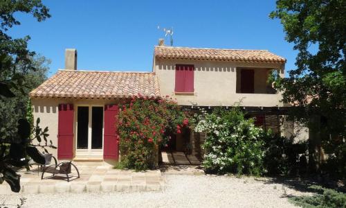 Nice holiday home with private pool in the Luberon Park, Grambois