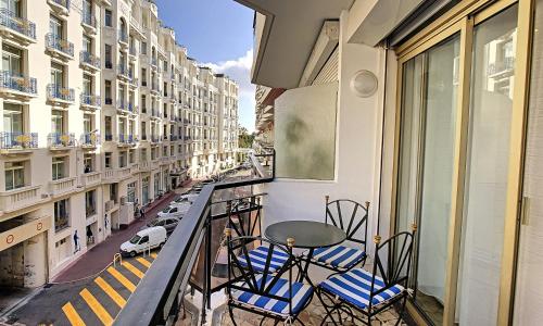 Grand studio cabine à côté des plages NER634