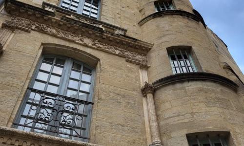 Uzès, au cœur du centre médiéval Le Logis du Consul un bien d'exception du XVIème siècle