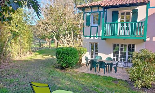 Maison au milieu des pins entre golf et plage