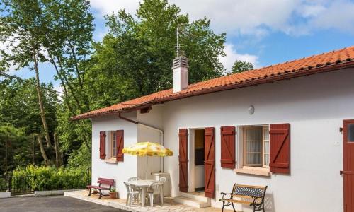 Basque style house 15 min from Bidart beaches