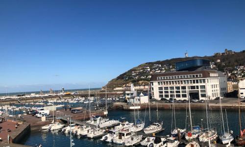 Captain YOO - Régate- Sentir les embruns vue/port