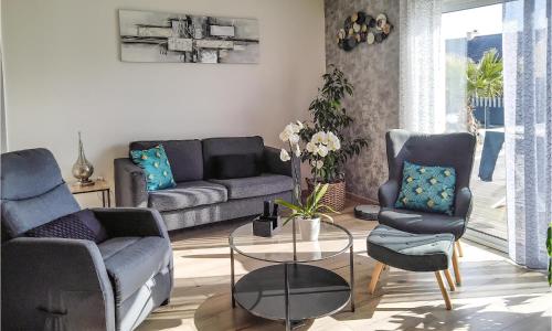 Nice Home In Milizac With Wifi