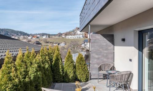 Aster Moments Apt Max