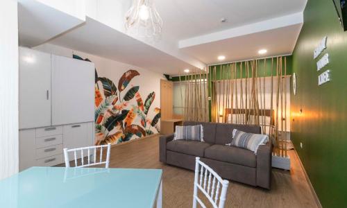 Enjoy Room- Appartamento con parcheggio GRATUITO e COLAZIONE DELIZIOSA !