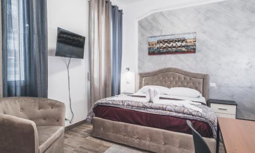 Bulldog Station Apartments with private WC, AC, TV