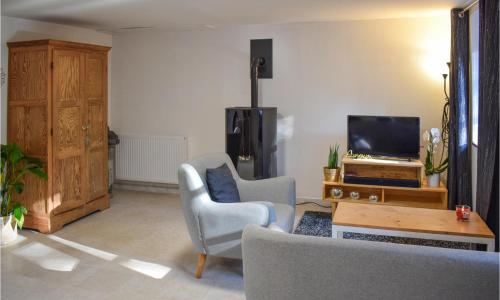 Lovely Home In Trmven With Wifi