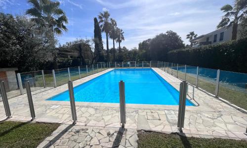 Appartement avec terrasse, vue jardin et piscine