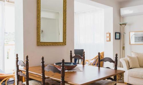 Regina's Banyuls - Mountain view