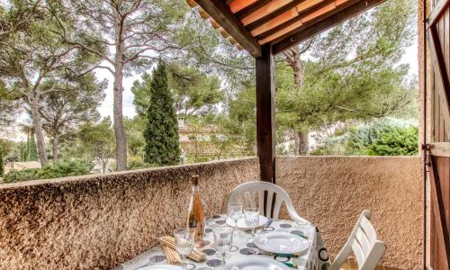 Studio Les Hauts du Port-3 by Interhome