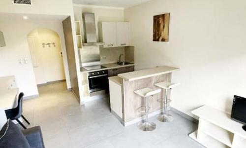 Studio climatisée dans résidence à 5 minutes des plages a pied