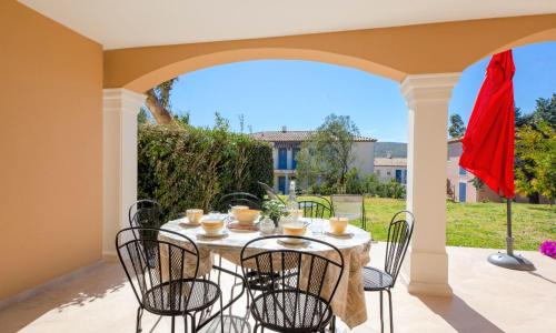 Apartment Le Domaine de Figuière-2 by Interhome