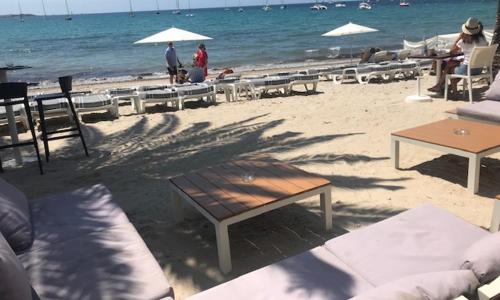 BANDOL ROC BEACH VUE MER Grand T3 face à la plage avec parking