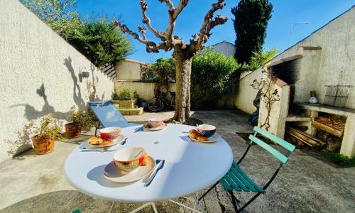 La Maison des Sauges - Village house with garden 500m from the beach