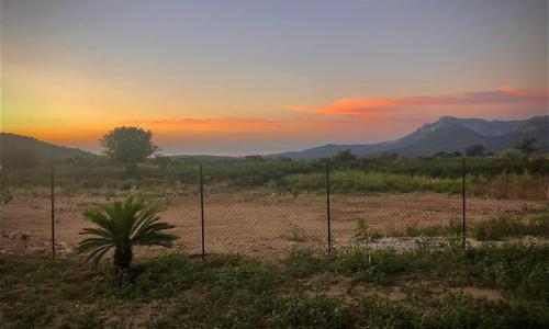 Appartement neuf avec jardin et vue panoramique mer montagnes baie de Calvi
