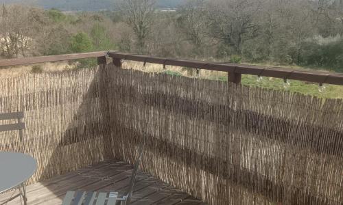 La Chouette Villa, chambre Mazet de 11m2 pièce sous-pente accés par escalier en bois