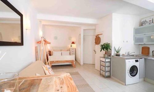 Cosy studio situé en plein cœur du vieil antibes.