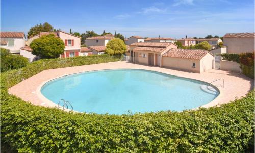 Lovely Home In Aigues-mortes With Kitchen