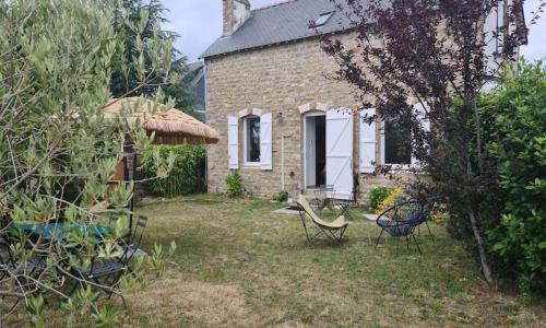 Jolie maison en pierre avec parking privé