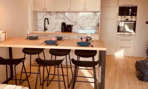 LE CALI, P2 Cabine dans une résidence avec piscine, vue mer et parking privé