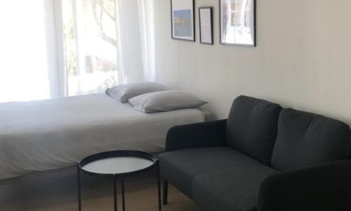 Studio refait à neuf avec jardin Aigues Mortes