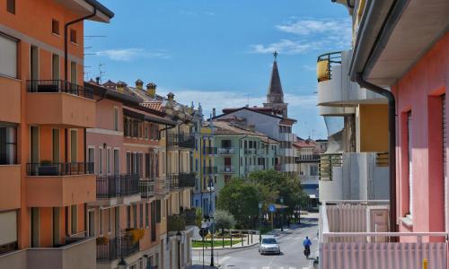 Lounge Del Duca, centralissimo bicamere su due livelli - posto auto a richesta