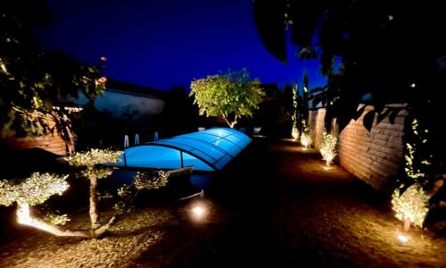 Villa spa, sauna et piscine couverte proche rivière Aveyron