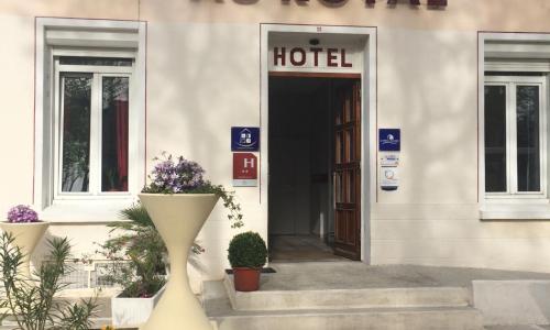 Au Royal Hotel