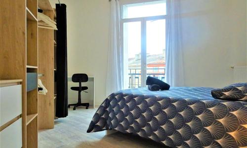 Chambre privée et spacieuse au sein d'un logement partagé - Central, quartier Villebourbon - 3 chambres doubles - 2 balcons - Places de stationnements gratuites - 5 min à pied gare et hypercentre