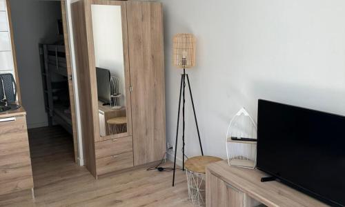 Charmant studio neuf 150m plage sur avenue principale climatisé et parking