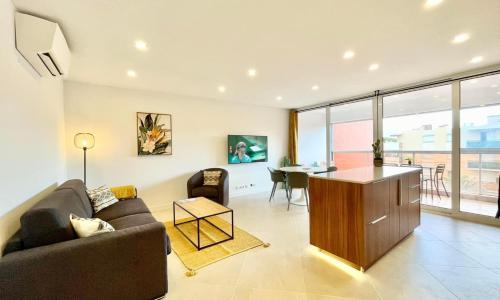 Nest with sea view in Antibes