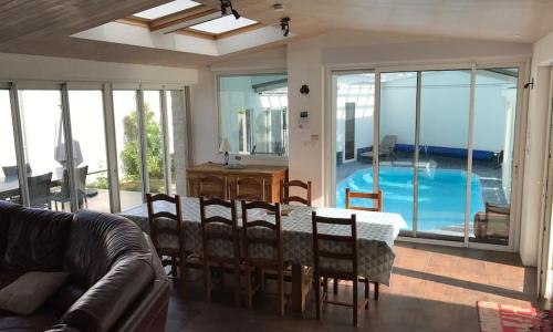 Île de Ré -LE CLOS DES AJONCS-Villa de charme avec piscine couverte-8 à 12 pers